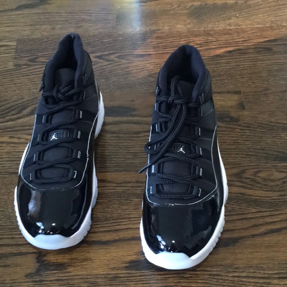 Brand New Air Jordan 11 Retro Mens Size 10